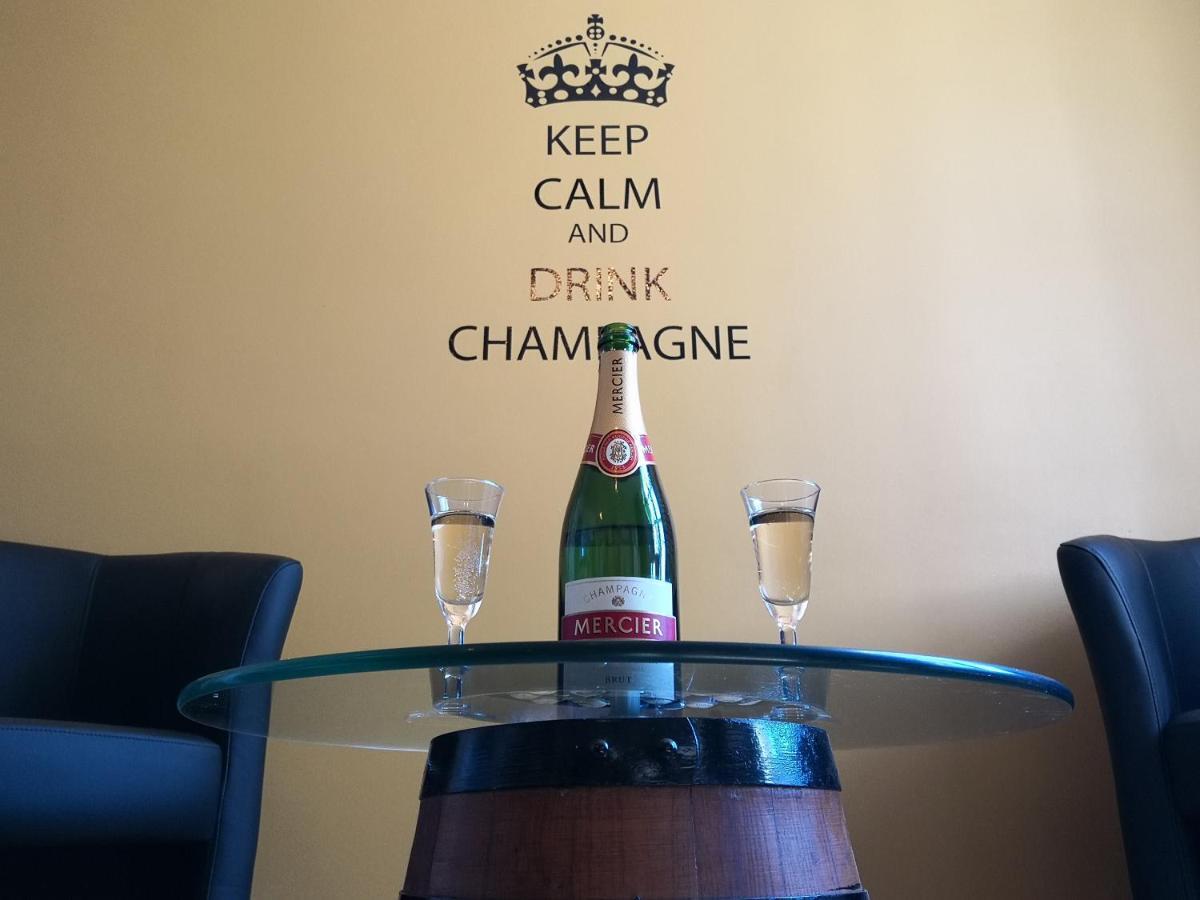 Groom Epernay - Jacuzzi & Champagne Εξωτερικό φωτογραφία